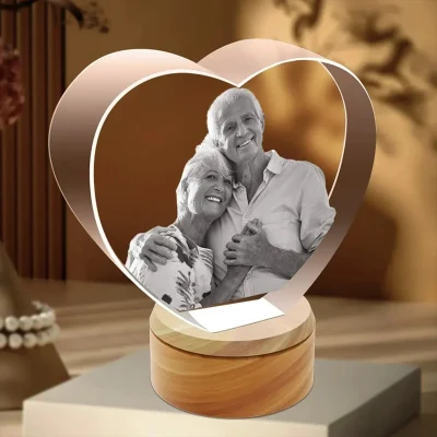 YiYues Personalized 3D Straight-Edge Heart-Shaped Crystal photo lamp creating a warm ambiance on a stylish desk, a perfect sentimental home decor piece.