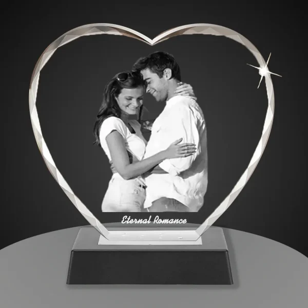 YiYues Personalized Faceted 3D Crystal Heart on a modern trapezoid black base, showcasing a romantic photo and the engraving 'Eternal Romance'.